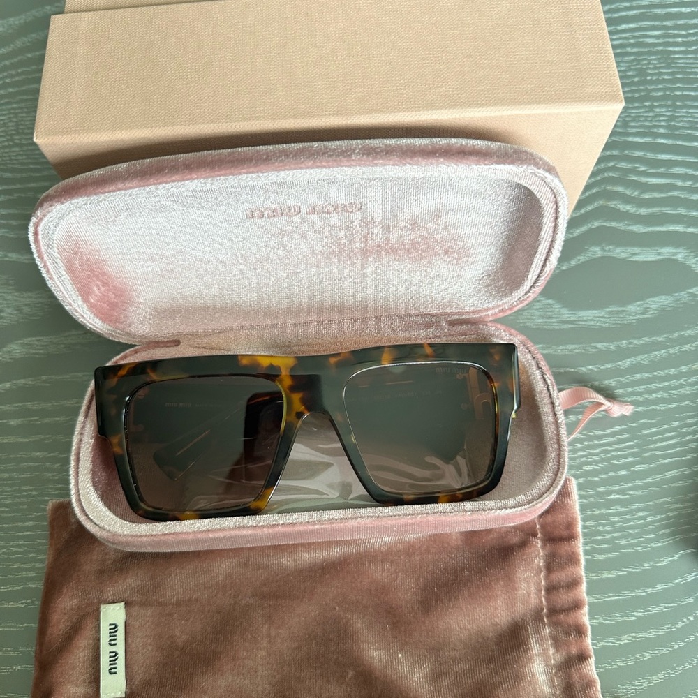 AUTHENTIC *New without Tags* Miu Miu Honey Havana MU10WS Sunglasses